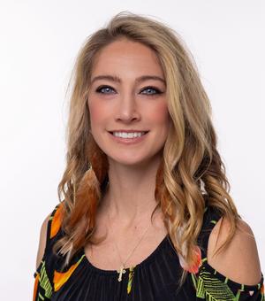 thumbnail ariel dempsey professional picture
